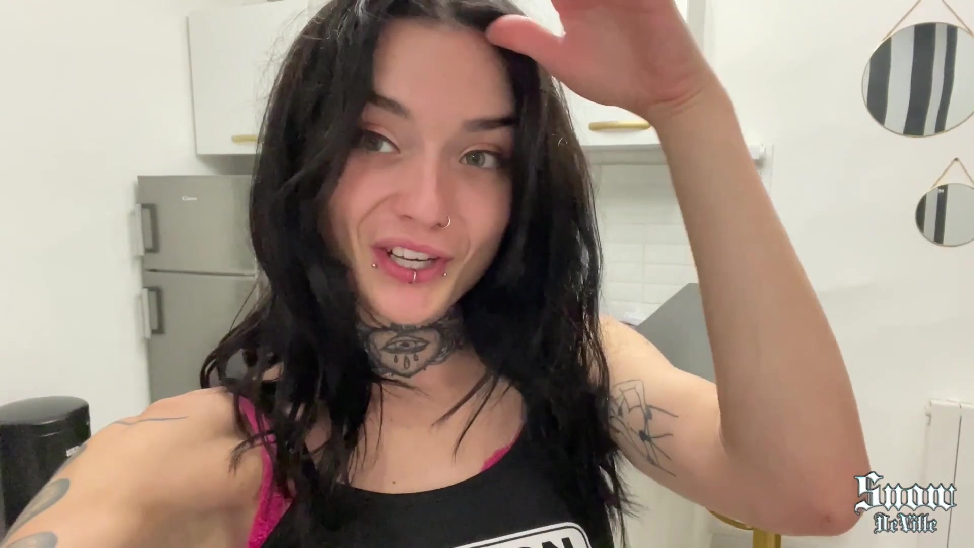 Расширение анала зрелой женщины на кухне. Потому что в жопу трахаться намного приятнее, чем сосать