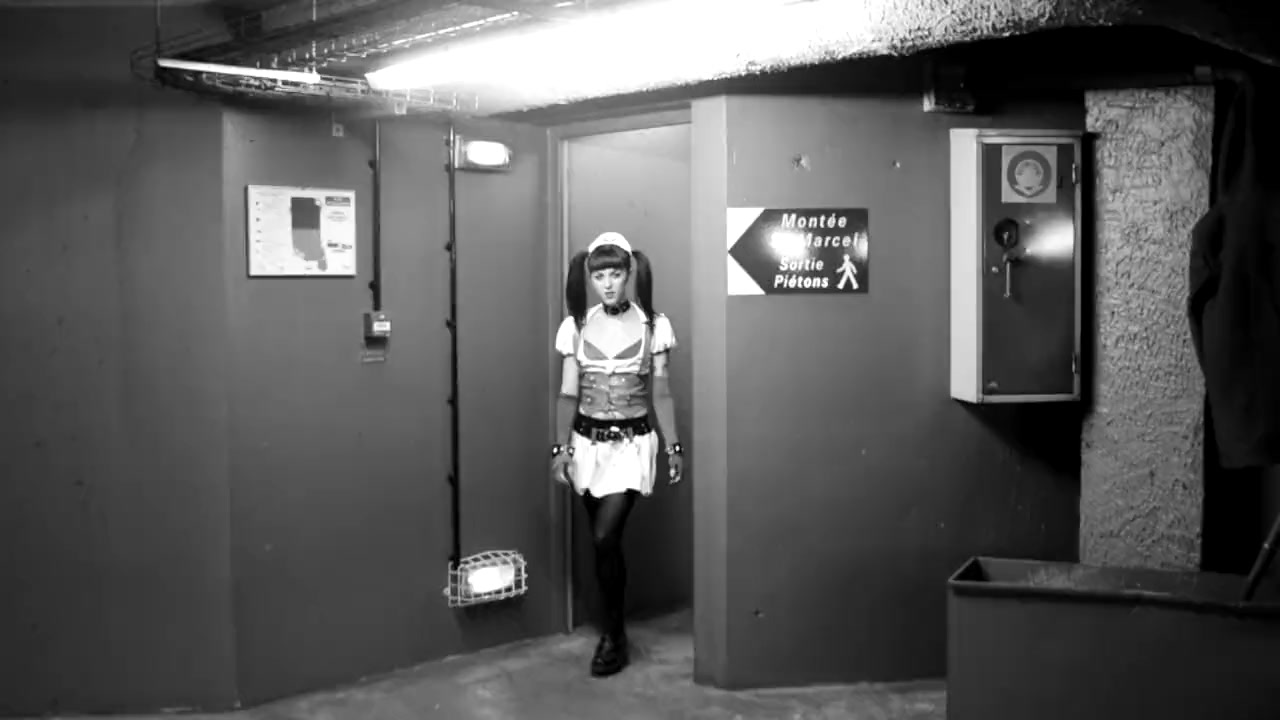 Зрелый мужчина в очках отымел в рот и в промежность 18-летнюю сыкуху